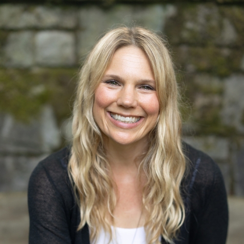 black and white simple typographic nochnick design studio logo